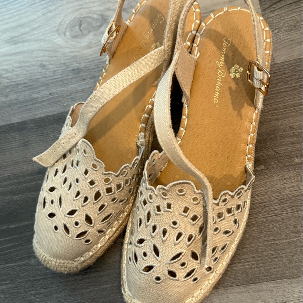 Tommy Bahama wedge sandals